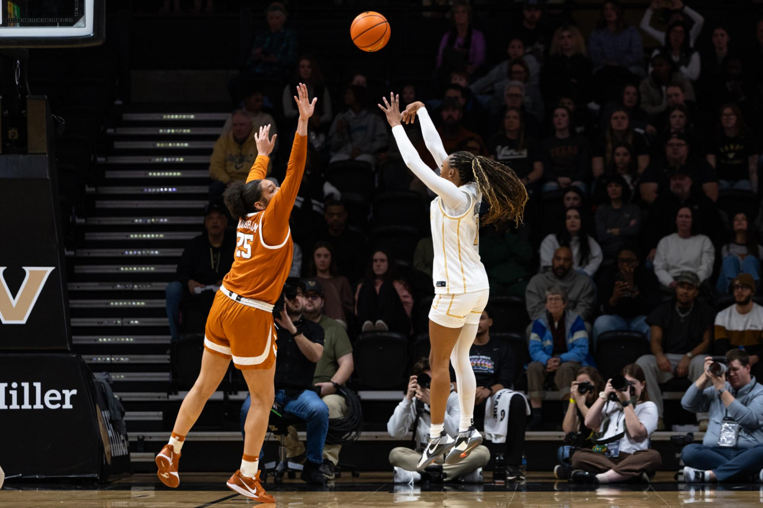 Women’s Basketball: No. 5 Vanderbilt upsets No. 4 Texas, 86-70, in the first top-5 matchup on West End since 1995 – The Vanderbilt Hustler