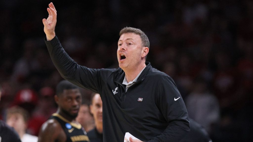 Vanderbilt extends Mark Byington after back-to-back NCAA bids – espn.com