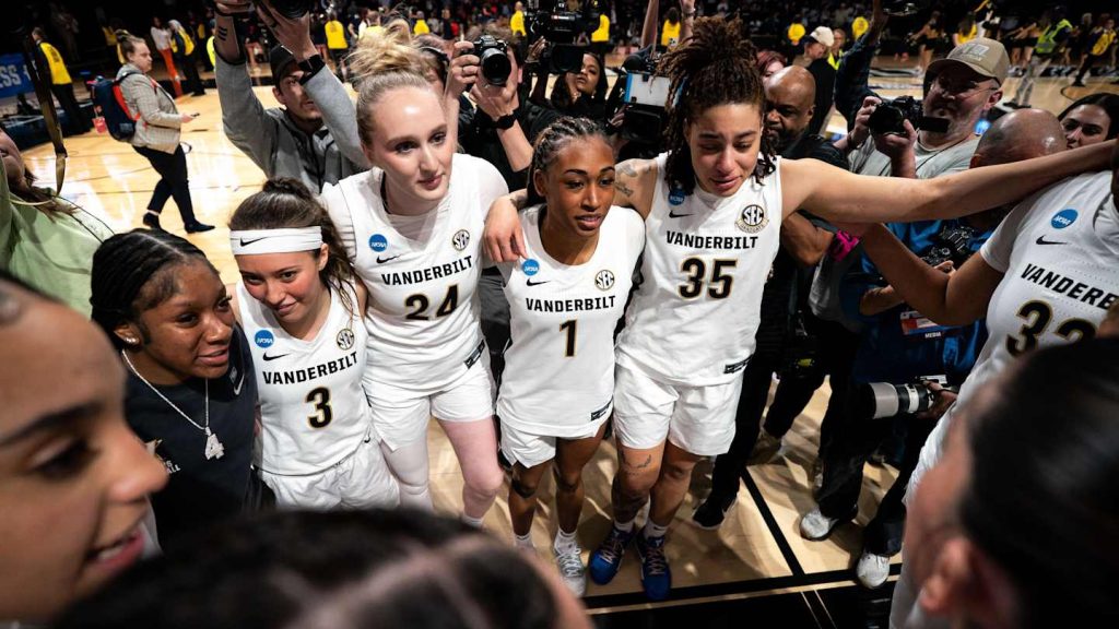 Vanderbilt WBB Assistant Wins National Award: The Anchor – Sports Illustrated