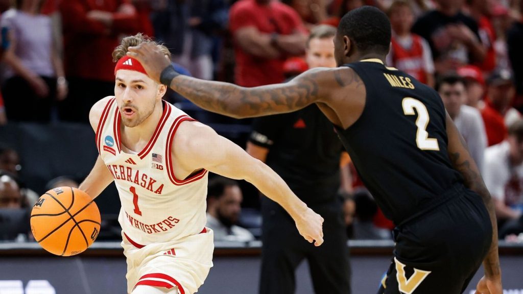 Vanderbilt's half-court heave rims out, sending Nebraska to Sweet 16 – espn.com