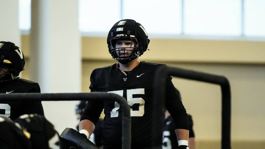What Beau Johnson Said About Transferring to Vanderbilt and the Type of Player He Is – si.com