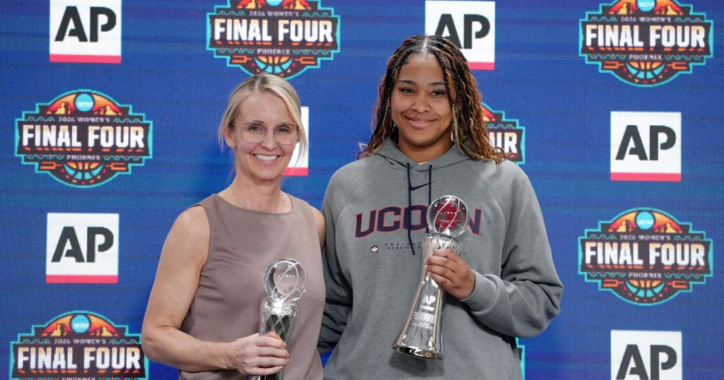 Shea Ralph, Sarah Strong savor AP basketball awards with Vanderbilt and UConn families present – Bakersfield.com