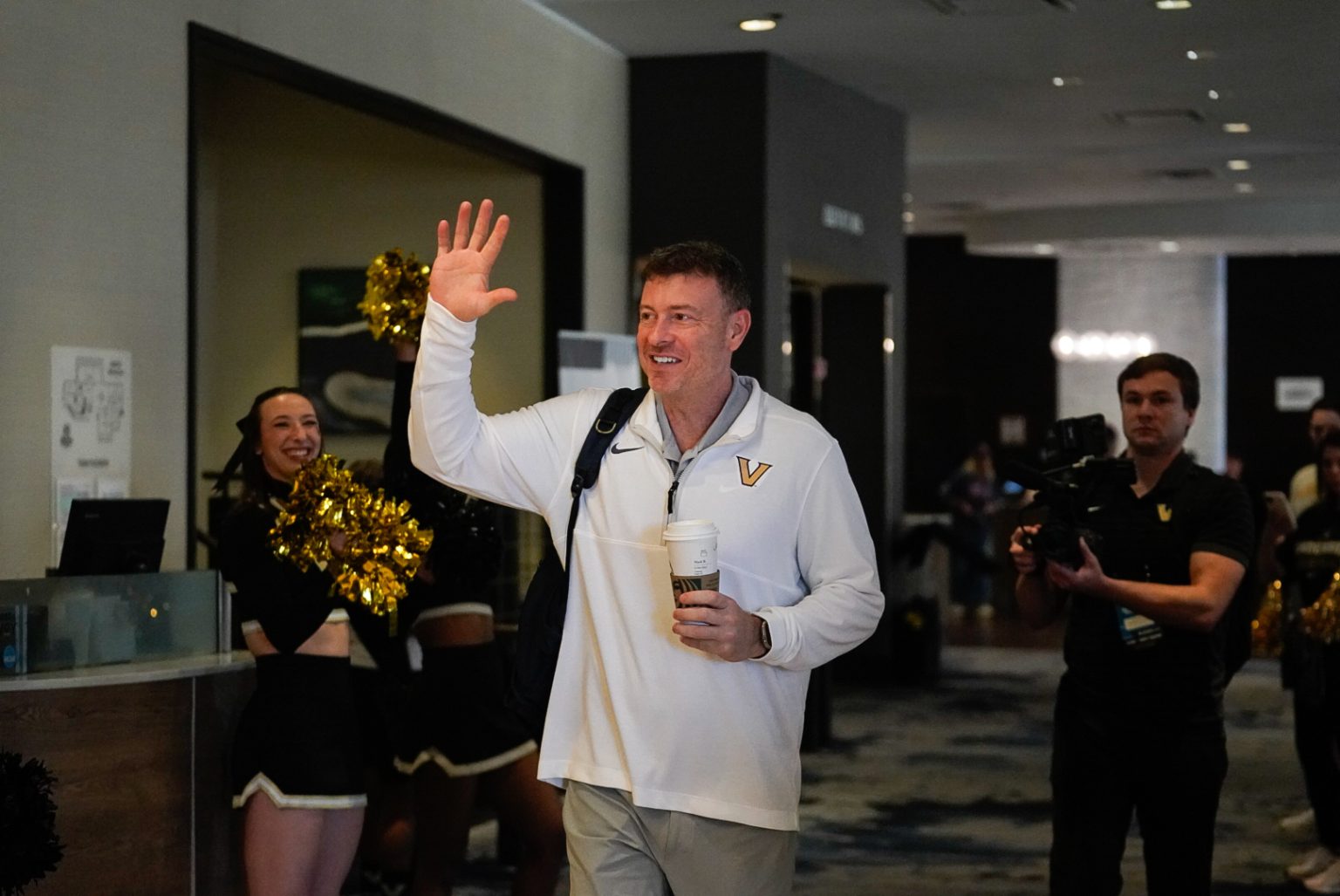 Men’s Basketball: Vanderbilt signs former Missouri guard T.O. Barrett – The Vanderbilt Hustler