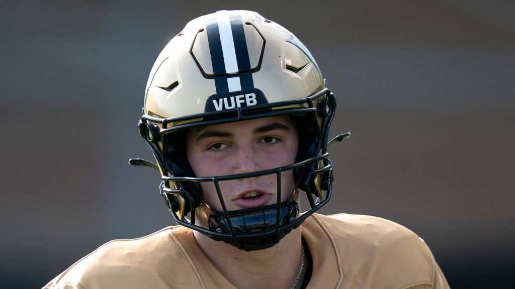 Jared Curtis Talks Whether There is Pressure Being a Hometown Player at Vanderbilt – Sports Illustrated