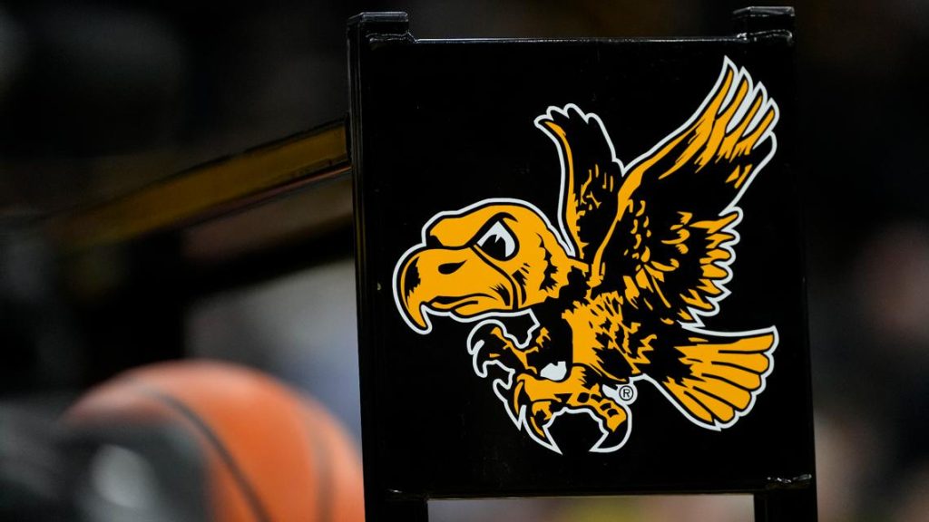 Hawkeyes are set to play Vanderbilt in a November women's basketball game in Sioux City, Iowa – weareiowa.com