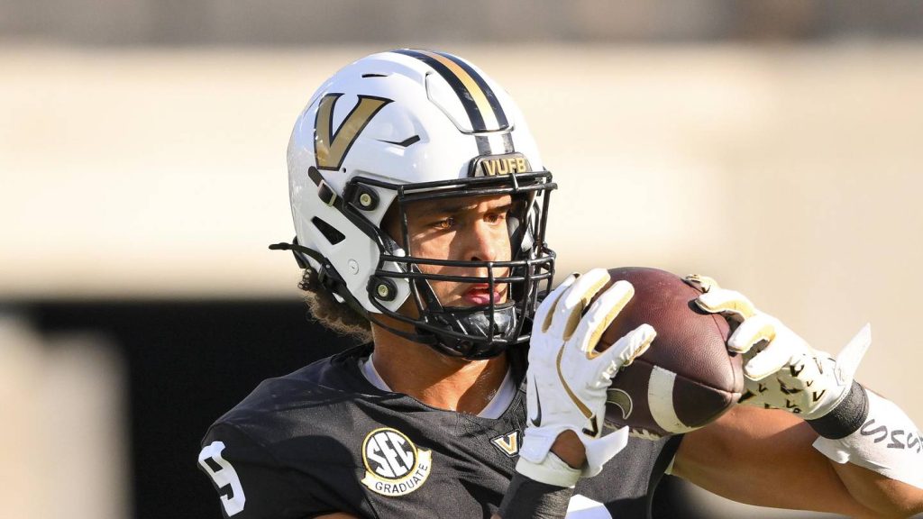 Tight End Eli Stowers Wins Biggest National Award in Vanderbilt Football History – Sports Illustrated