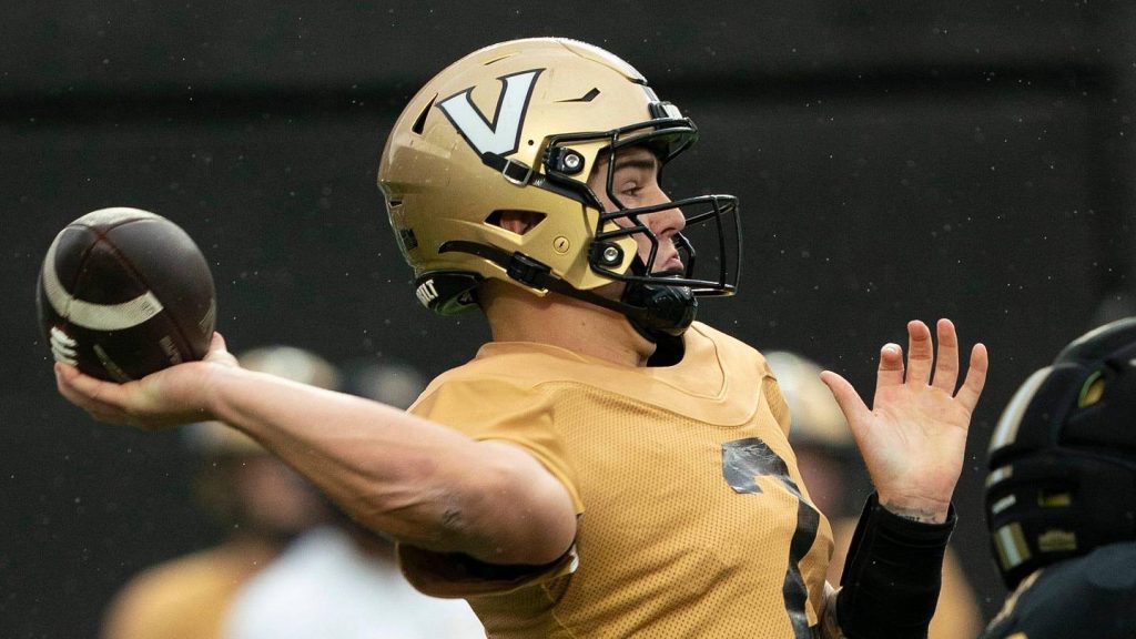 Exclusive: Clark Lea Talks About Which Quarterbacks Jared Curtis Reminds Him Of – Sports Illustrated