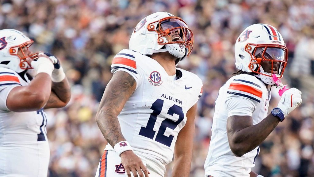 National Analyst Sees Major Opportunity for FSU Football Quarterback in 2026 – Sports Illustrated