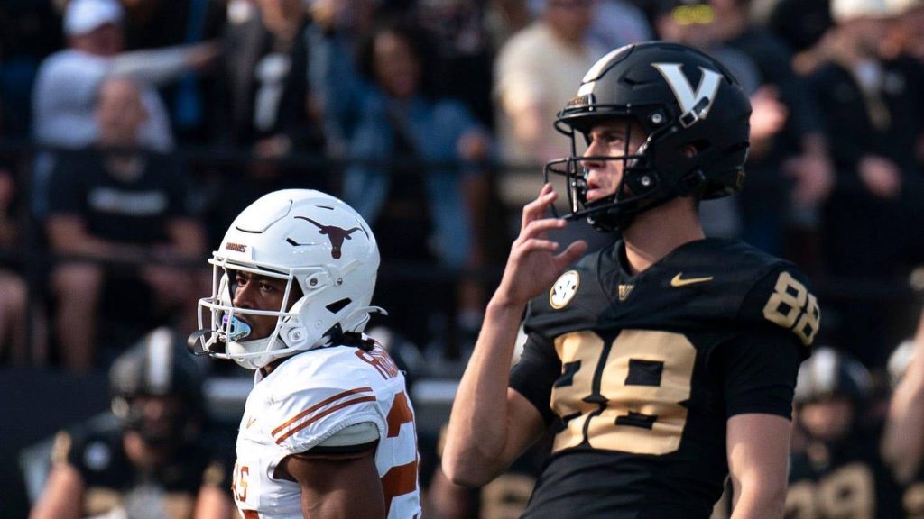 Exclusive: Brock Taylor Feels He is One of the Best Kickers in the Country and His Coach Agrees – Sports Illustrated