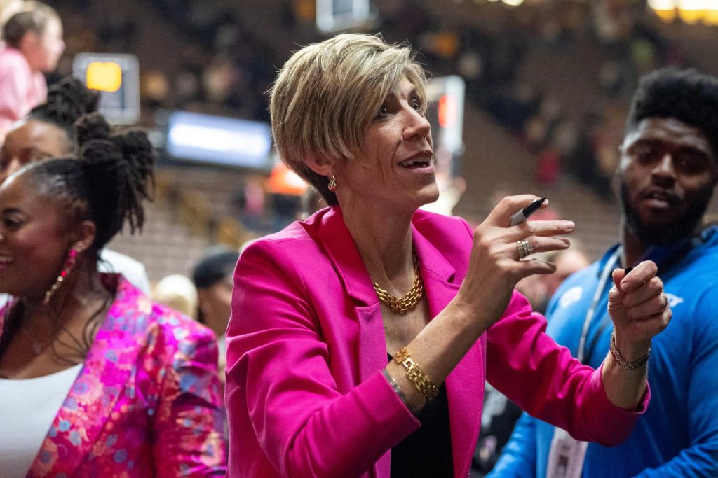 Iowa Women's Basketball To Play Vanderbilt in Sioux City – roundtable.io