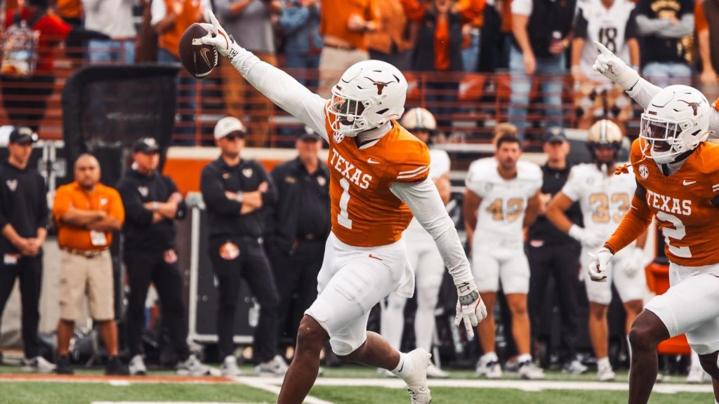 Eleven from Football earn Preseason All-SEC selection – University of Texas Athletics