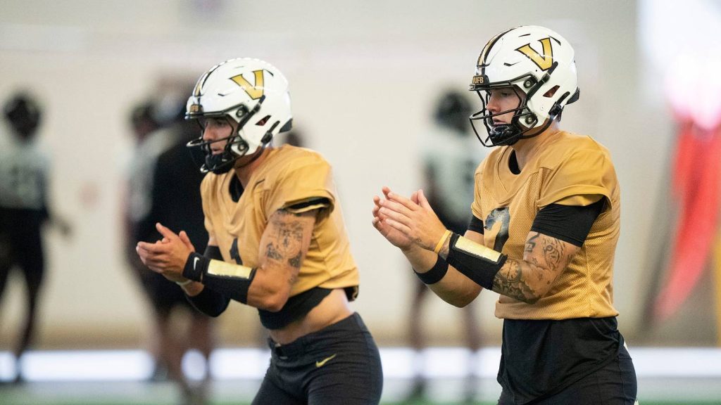 Vanderbilt Football to Play Blaze Berlowitz, Jared Curtis Against Delaware – Sports Illustrated