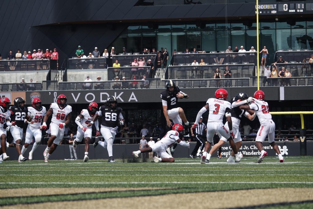 Football: Vanderbilt beats NC State 35-31 on last-second miracle – The Vanderbilt Hustler