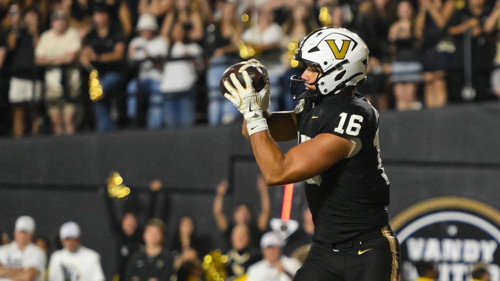 Clark Lea Gives Update on Injured Offensive Star Player – si.com