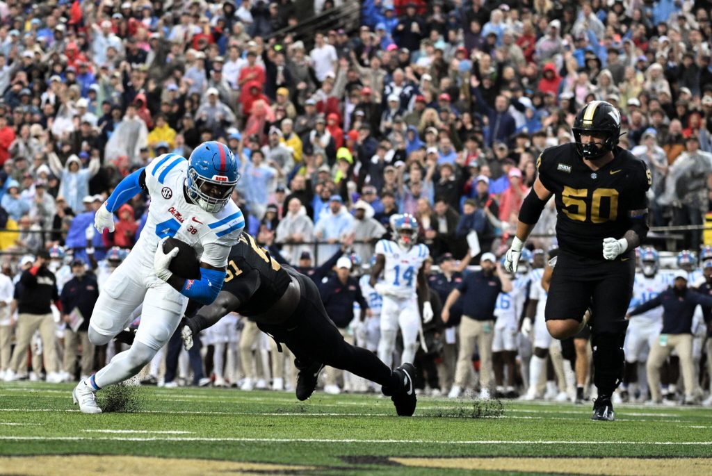Ole Miss dominates Vanderbilt, wins 52-17 – The Daily Mississippian
