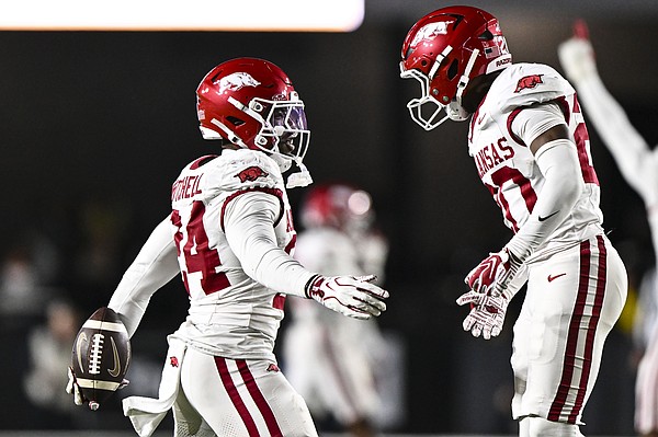 Grading Arkansas football in its Week 7 road victory at Vanderbilt – Whole Hog Sports