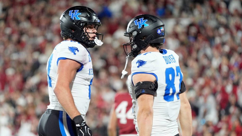 Vanderbilt vs. Kentucky Prediction, Odds and Key Players to Watch for College Football Week 8 – Sports Illustrated