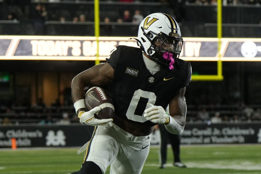 Vanderbilt Football | Turnover Sink Dores Against Arkansas – Vanderbilt Commodores